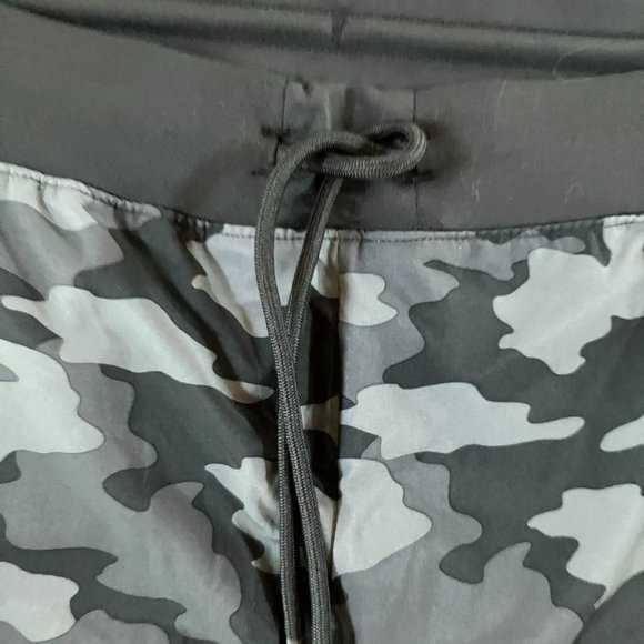 New Kyodan Outdoor Womens Capri Size Medium Lots of pockets Green Camo - Picture 7 of 11